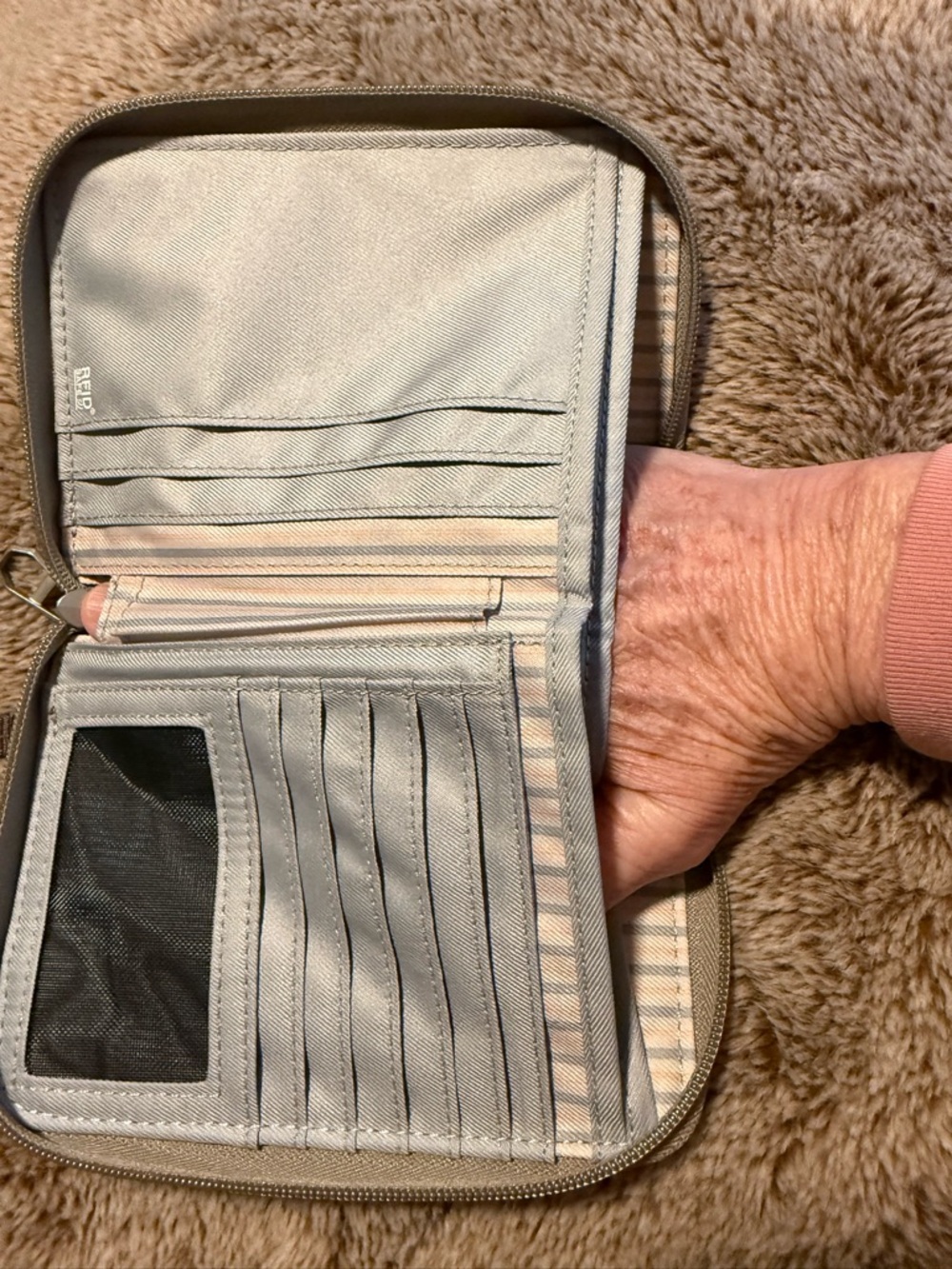 Pacsafe RFID blocking antislash wallet wristlet passport travel organizer - Picture 9 of 14